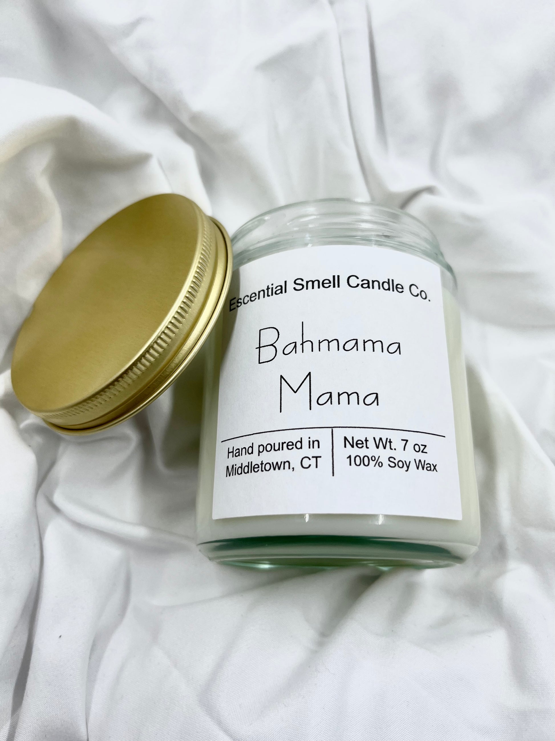 In need of a vacation but no time to travel? Bahama Mama is a very tropical scent that will have you feel like you're on a beach in no time!